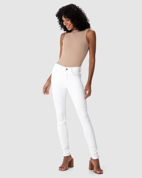 Calça Feminina Skinny Em Sarja Com Elastano