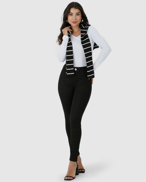 Calça Feminina Skinny Em Sarja Com Elastano