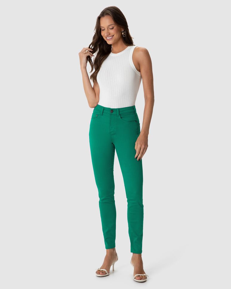 Calça Feminina Skinny Em Sarja Com Elastano