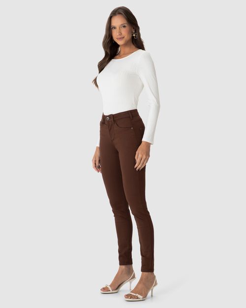 Calça Feminina Skinny Em Sarja Com Elastano