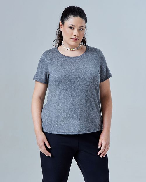 Camiseta Feminina Plus Size Gola Redonda Tecnológica Anti Odor - BASICAMENTE