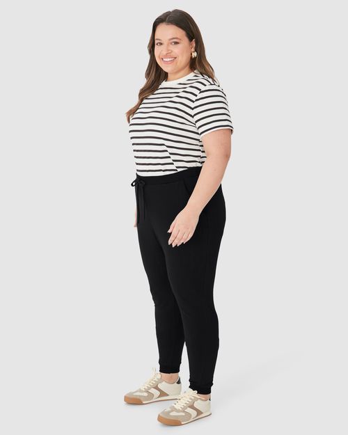 Calça Básica Feminina Plus Size Jogger Em Moletom Stretch Flanelado