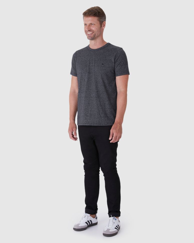 Camiseta Básica Masculina Bordada Em Malha Rajada