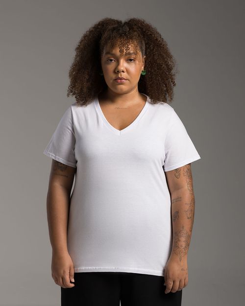 Camiseta Feminina Plus Size Gola V Tecnológica Impermeável - BASICAMENTE