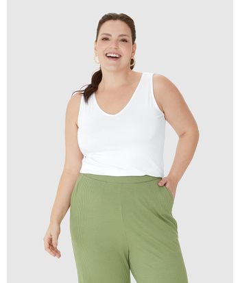 Regata Feminina Plus Size Decote V Alça Larga Em Viscose Stretch
