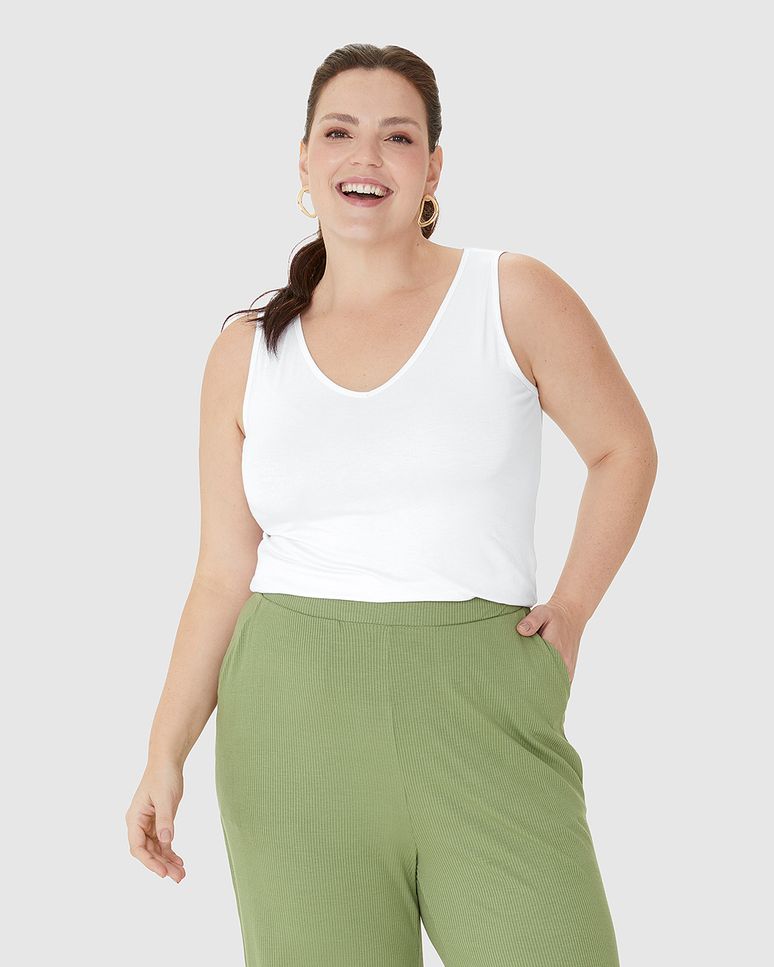 Regata Feminina Plus Size Decote V Alça Larga Em Viscose Stretch