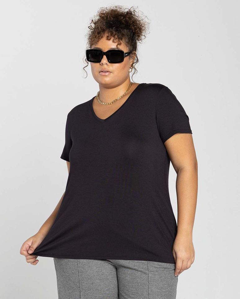 Camiseta Feminina Plus Size Gola V Tecnológica Modal - BASICAMENTE