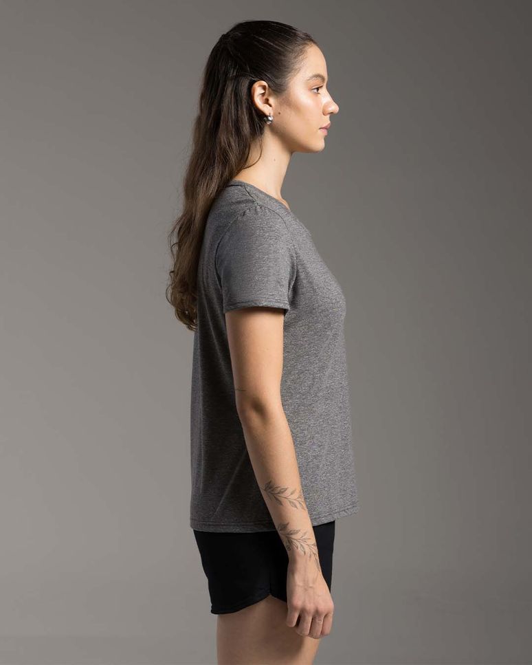 Camiseta Feminina Gola Redonda Tecnológica Impermeável - BASICAMENTE