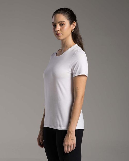 Camiseta Feminina Slim Tecnológica Anti Odor Em Algodão - BASICAMENTE