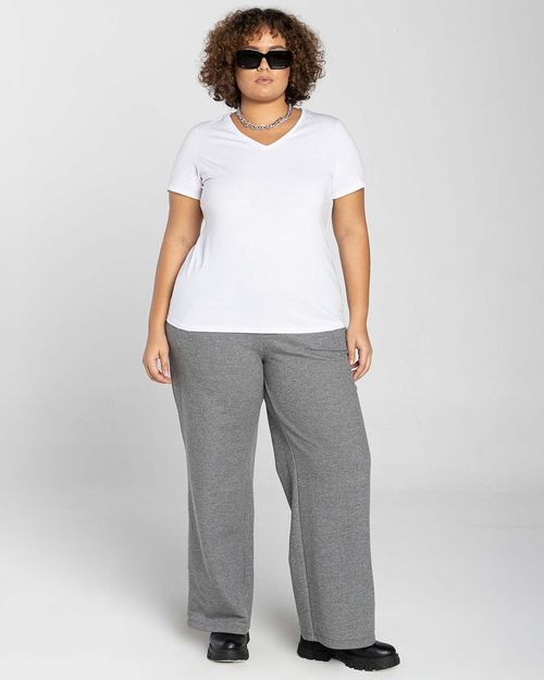 Camiseta Feminina Plus Size Gola V Tecnológica Anti Odor - BASICAMENTE