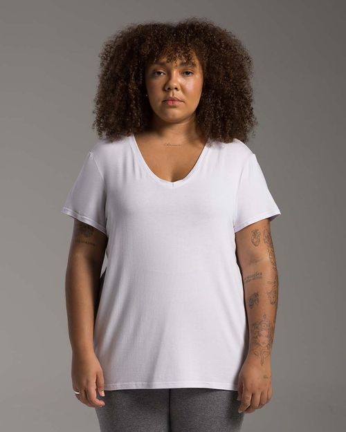 Camiseta Feminina Plus Size Gola V Tecnológica Modal - BASICAMENTE