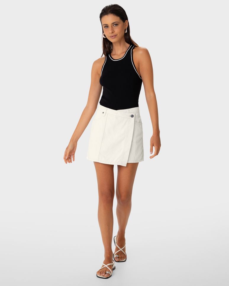 Shorts Saia Feminino Evasê Cintura Média Em Sarja - ENFIM