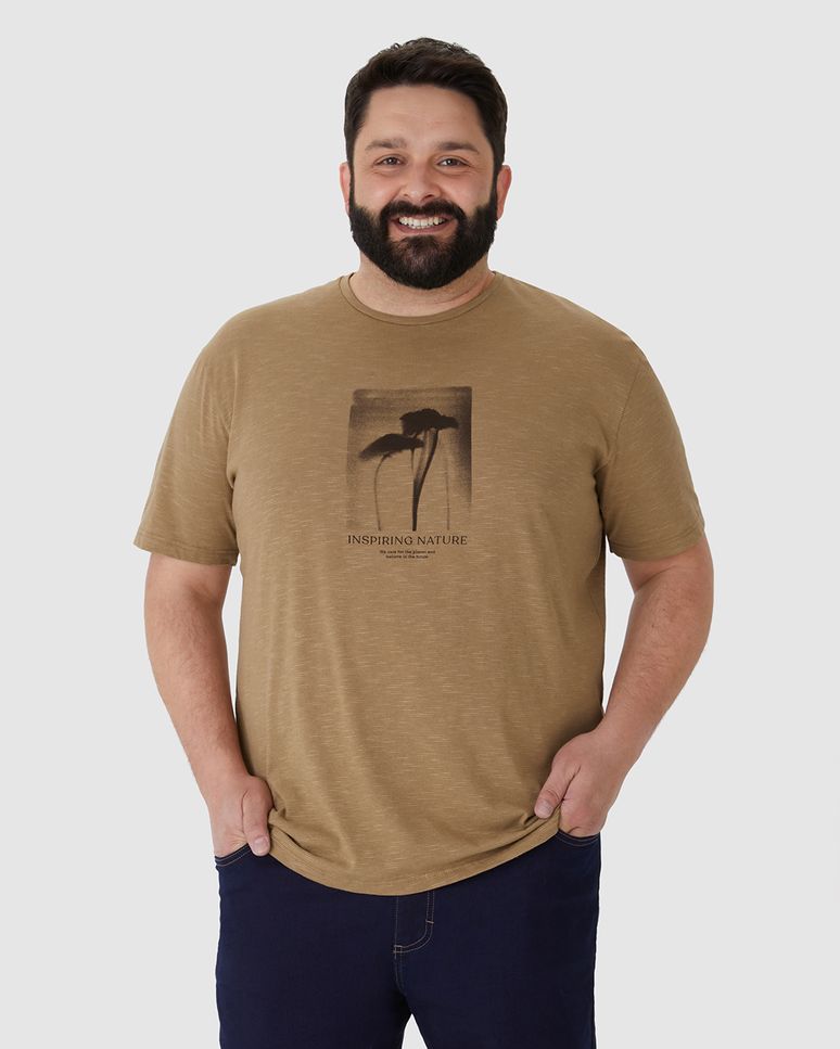 Camiseta Masculina Plus Size Estampa Frontal Em Malha Listrada Eco