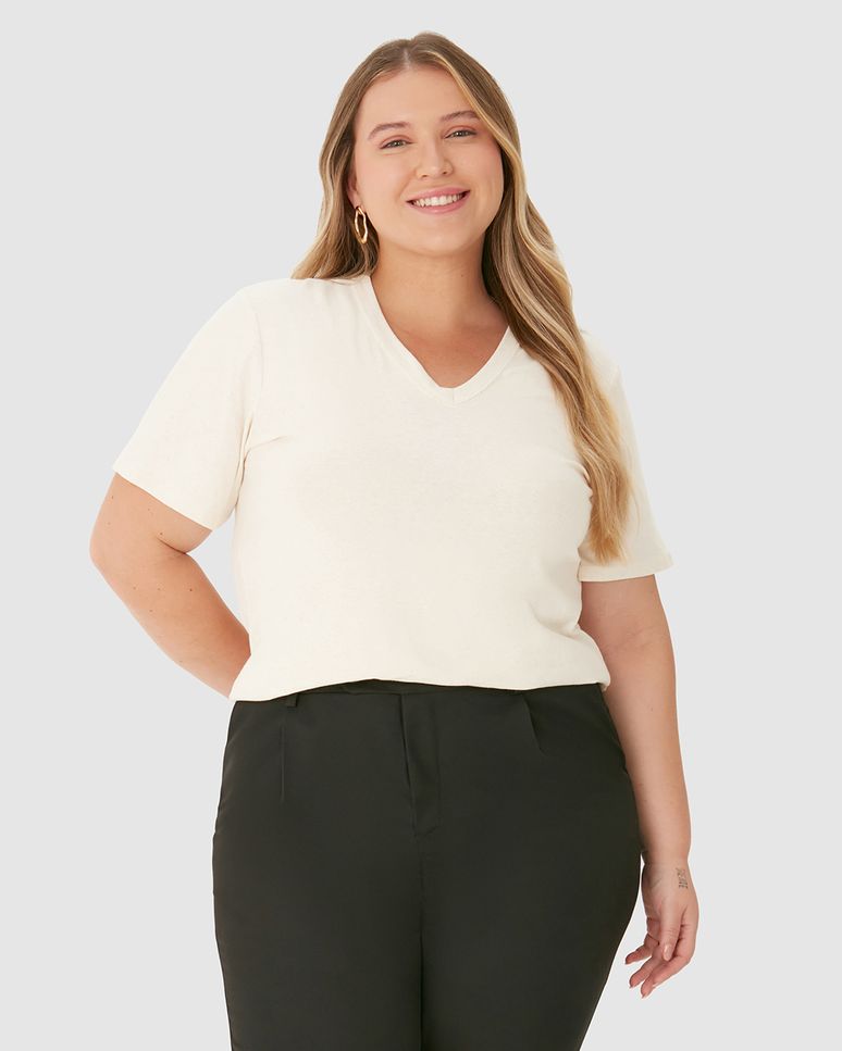 Blusa Básica Feminina Plus Size Decote V Manga Curta Em Malha Linho