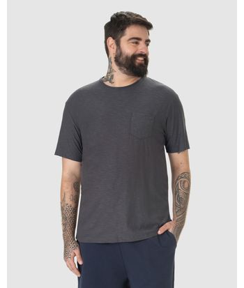 Camiseta Masculina Plus Size Bolso Frontal Em Malha Rajada