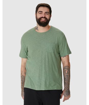 Camiseta Masculina Plus Size Bolso Frontal Em Malha Rajada