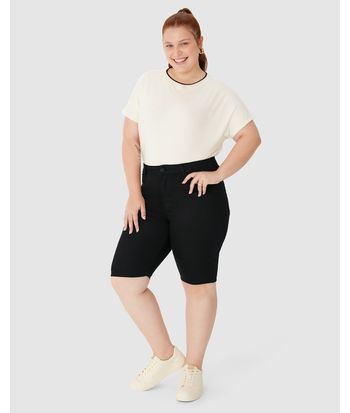 Bermuda Feminina Plus Size Ciclista Cintura Média Em Sarja Super Stretch
