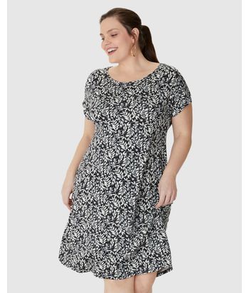 Vestido Feminino Plus Size Evasê Estampa Folhagem Em Viscose Stretch