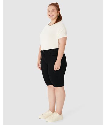 Bermuda Feminina Plus Size Ciclista Cintura Média Em Sarja Super Stretch