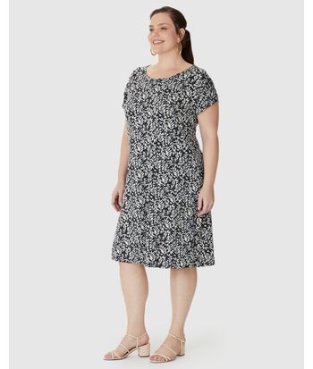 Vestido Feminino Plus Size Evasê Estampa Folhagem Em Viscose Stretch