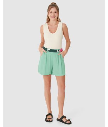 Shorts Alfaiataria Feminino Pregas Frontais Em Viscose Sarjada