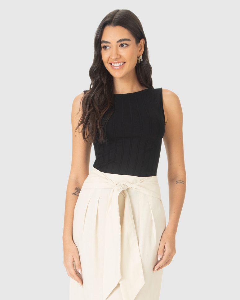 Regata Justa Feminina Decote Canoa Em Malha Viscose Canelada