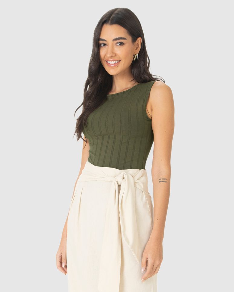 Regata Justa Feminina Decote Canoa Em Malha Viscose Canelada