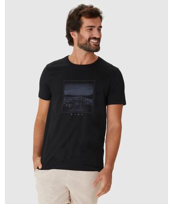 Camiseta Masculina Decote Redondo Estampa Ilustrativa Em Algodão
