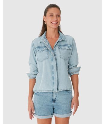 Camisa Feminina Bolso Funcional Frontal Em Jeans Leve