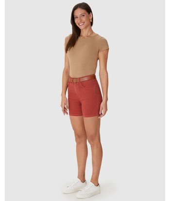 Bermuda Feminina Boyfriend Cintura Média Com Cinto Em Sarja Stretch