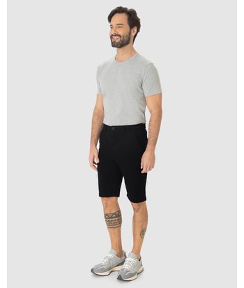 Bermuda Masculina Chino Cintura Média Bolso Funcional Em Sarja Stretch