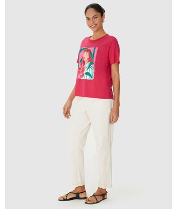Camiseta Feminina Estampa Ilustrativa Garota Com Flor Em Algodão