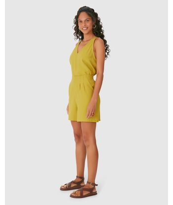 Shorts Feminino Pregas Frontais Bolso Faca Em Tecido Alfaiataria
