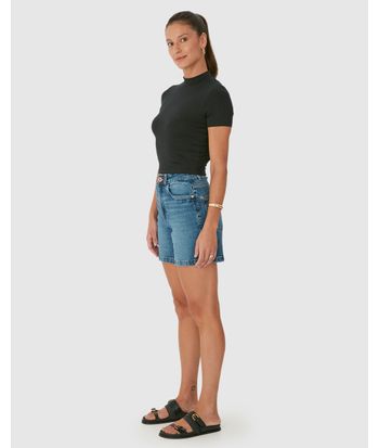 Shorts Feminino Mom Cintura Alta Bolso Funcional Em Jeans Stretch