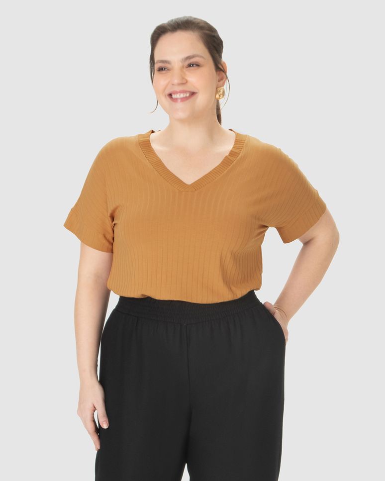 Blusa Feminina Plus Size Decote V Manga Cava Deslocada Em Viscose Canelada