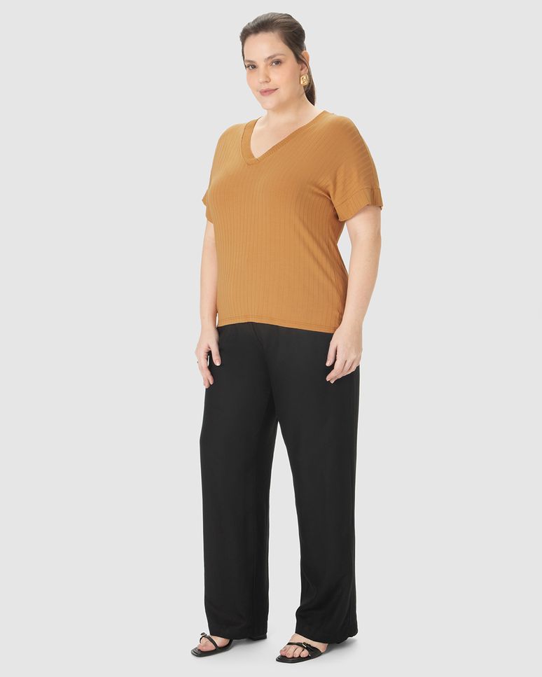 Blusa Feminina Plus Size Decote V Manga Cava Deslocada Em Viscose Canelada