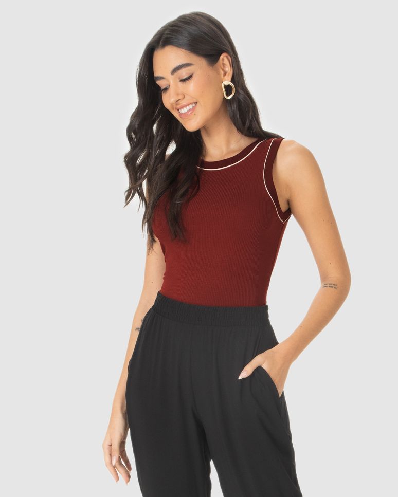 Regata Feminina Filete Costura Contraste Em Malha Viscose Canelada