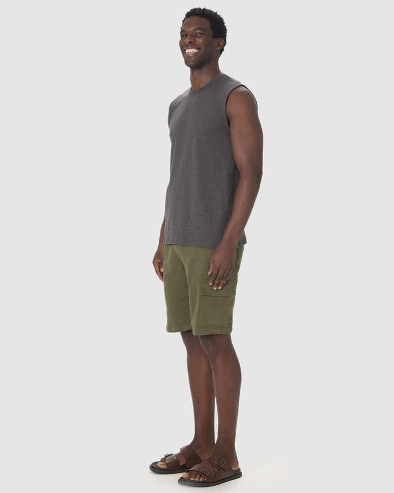 Regata Masculina Machão Com Etiqueta Decorativa Em Malha Rajada