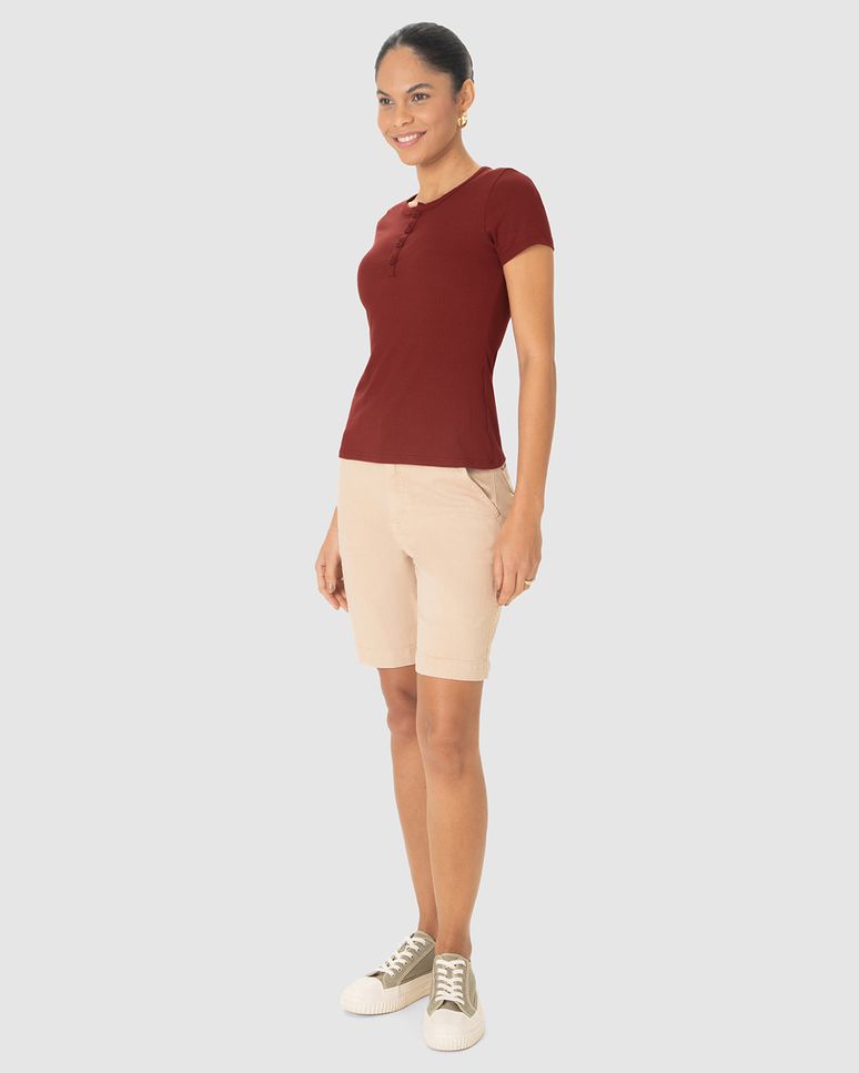 Blusa Básica Feminina Com Botões Frontais Em Malha Viscose Canelada