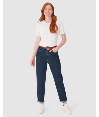 Calça Feminina Mom Bolso Funcional Em Jeans Com Elastano
