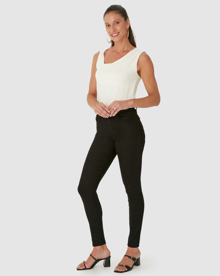 Calça Feminina Skinny Em Sarja Com Elastano