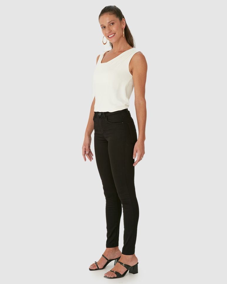 Calça Feminina Skinny Em Sarja Com Elastano