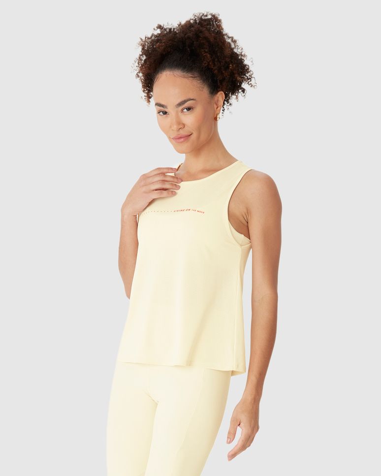 Regata Esportiva Feminina Living On The Move Em Malha Microfuros Dry