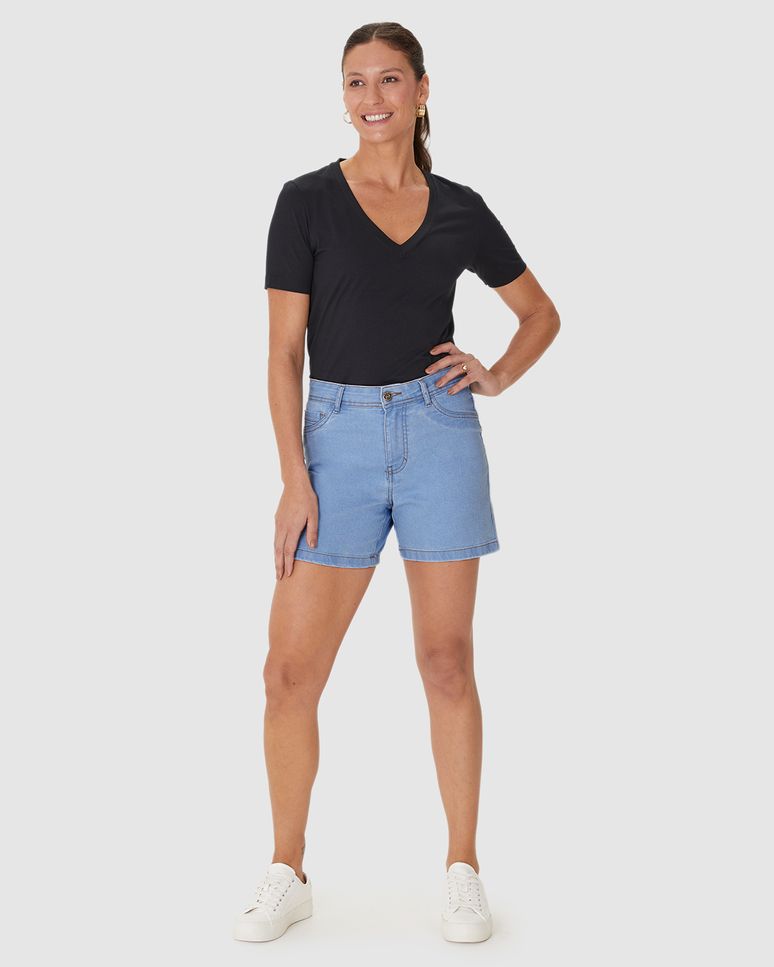 Shorts Feminino Comfort Bolso Funcional Etiqueta Decorativa Em Jeans Stretch