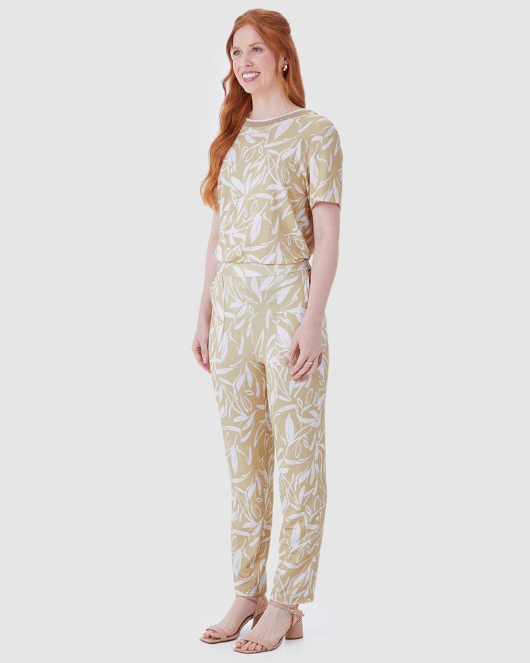 Calça Feminina Carrot Bolso Funcional Em Moletinho De Viscose