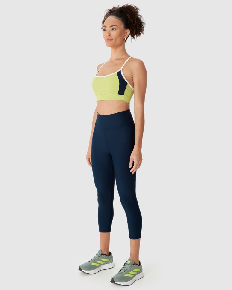 Calça Esportiva Feminina Capri Living On The Move Malha Dry E Proteção UV50+