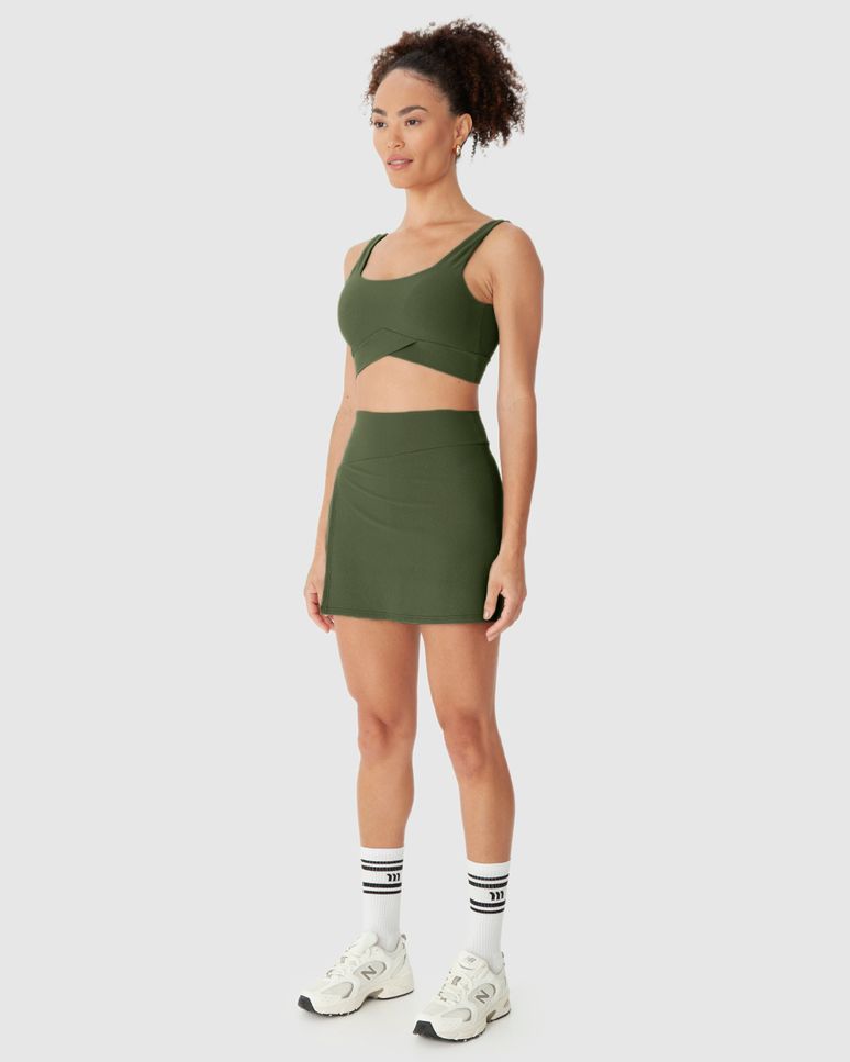 Shorts Saia Esportivo Feminino Assimétrico Em Malha Poliamida Creponada