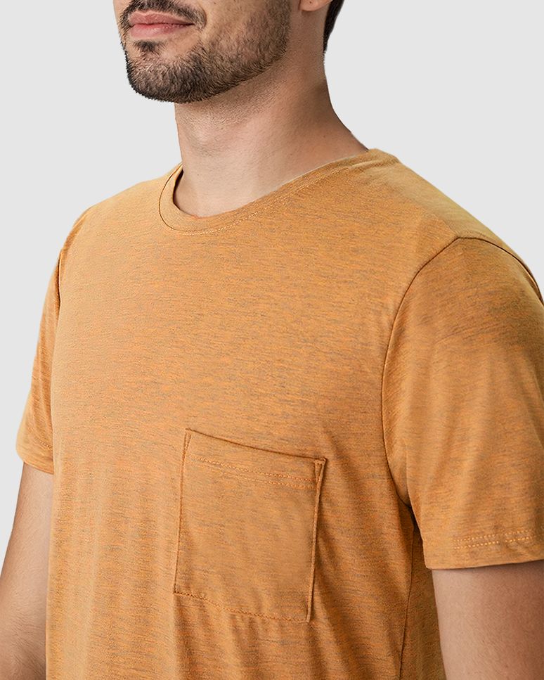 Camiseta Masculina Bolso Frontal Etiqueta Decorativa Em Malha Com Textura