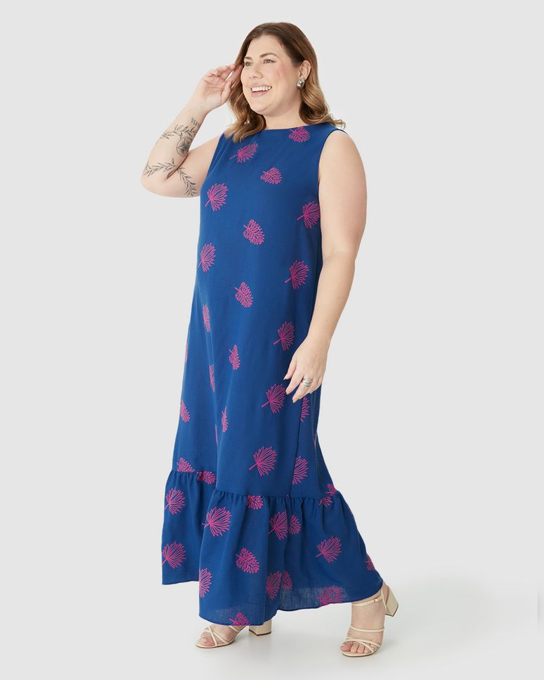 Vestido Longo Feminino Plus Size Evasê Sem Manga Em Tecido Bordado