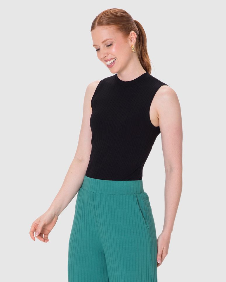 Regata Básica Feminina Justa Gola Alta Em Malha Viscose Canelada